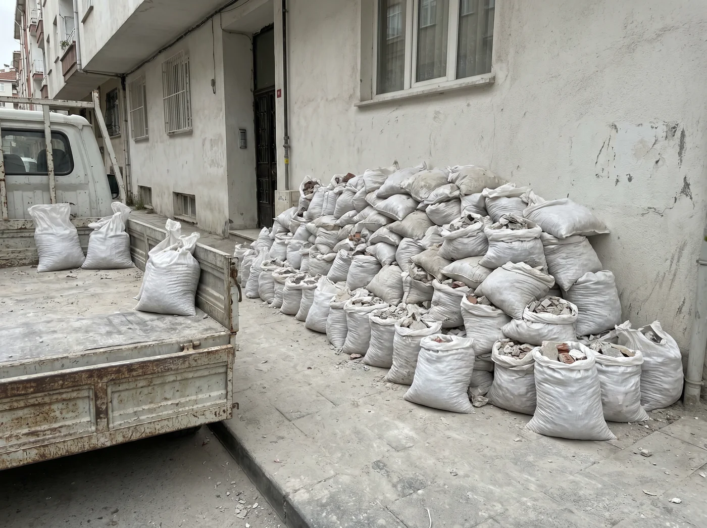 Çuvallı Moloz Alımı